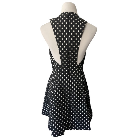 Alice + Olivia Tanner Crepe Mini Dress Black, Cream
Size 8 - Picture 7 of 15